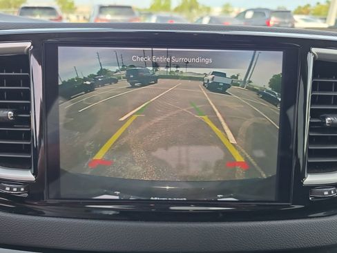 Used 2024 Chrysler Pacifica Touring-L FWD image 18
