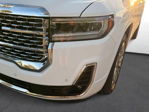 Used 2023 GMC Acadia Denali w/ Denali Technology Package image 9