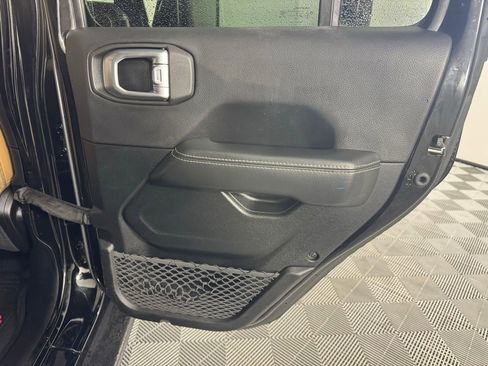 Used 2020 Jeep Wrangler Unlimited Sahara image 25