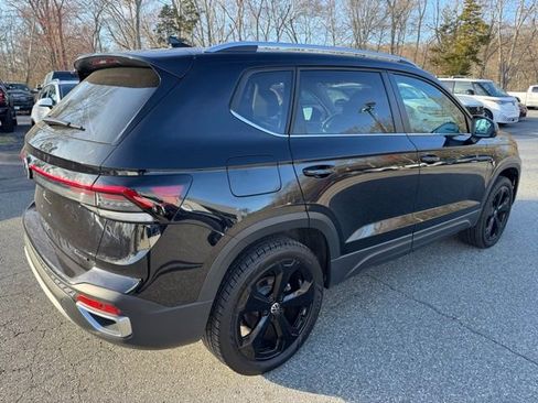 Certified 2025 Volkswagen Taos SEL w/ Black Wheel Plus Package image 5