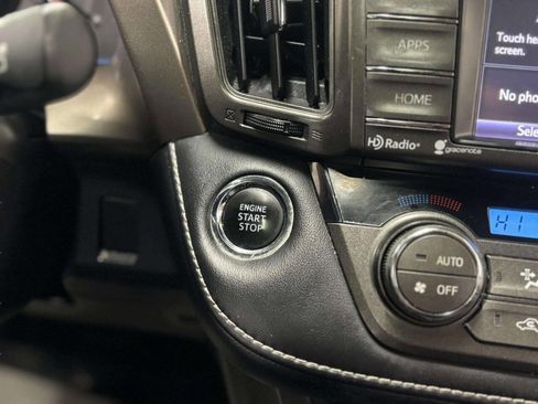 Used 2014 Toyota RAV4 Limited image 29