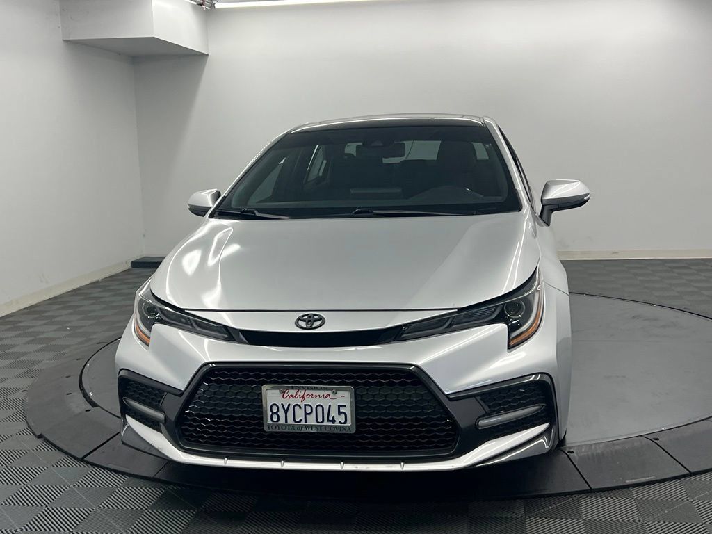 Used 2022 Toyota Corolla SE w/ SE Premium Package FWD image 4