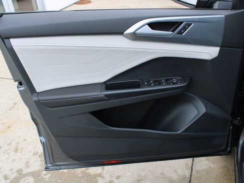 New 2026 Volkswagen Taos SEL AWD/4WD image 9