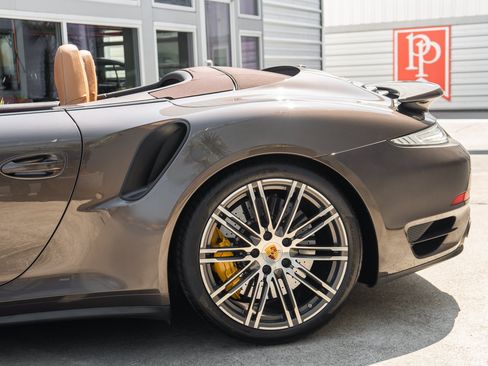 Used 2015 Porsche 911 Turbo S w/ High-end Infotainment Package AWD/4WD image 5
