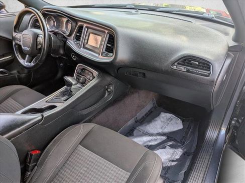 Used 2017 Dodge Challenger SXT image 19