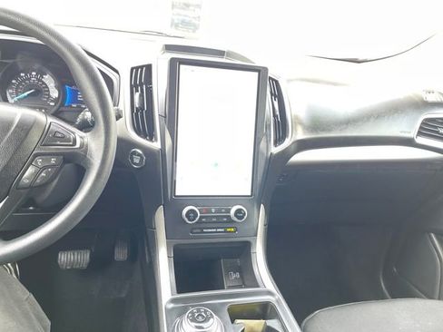 Used 2022 Ford Edge SE image 17