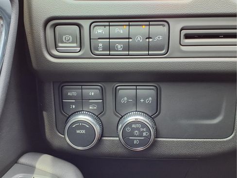 Used 2022 GMC Yukon SLT AWD/4WD image 16