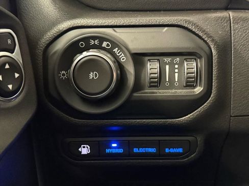 Used 2022 Jeep Wrangler Unlimited Sahara image 24