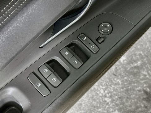 Used 2022 Hyundai Elantra SEL w/ Convenience + Premium Package FWD image 19