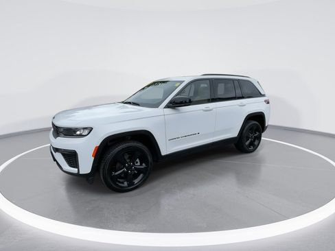 Used 2026 Jeep Grand Cherokee Limited w/ Limited Altitude Package AWD/4WD image 8