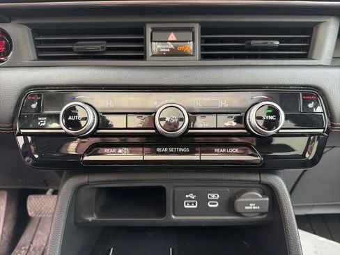 Used 2025 Honda Pilot TrailSport image 29