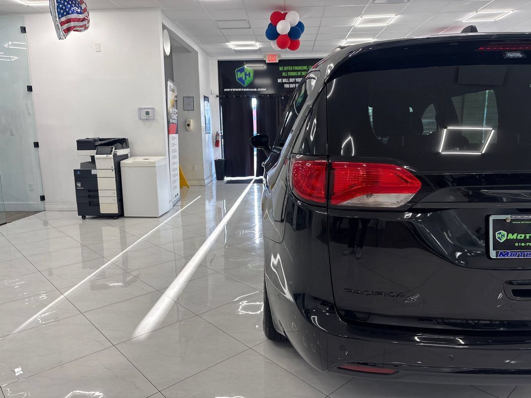 Used 2019 Chrysler Pacifica Touring-L Plus w/ Advanced Safetytec Group FWD image 13