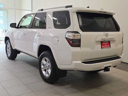 Certified 2022 Toyota 4Runner SR5 AWD/4WD image 4