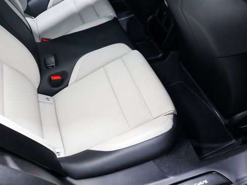 Used 2020 Porsche Taycan image 47