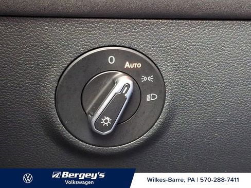 Used 2025 Volkswagen Taos SE AWD/4WD image 30