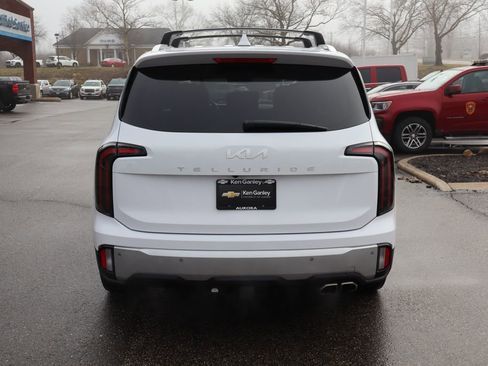 Used 2024 Kia Telluride EX w/ EX Captain's Chair Package image 34