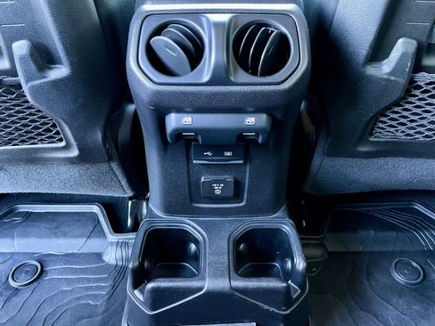 Used 2018 Jeep Wrangler Unlimited Rubicon w/ Dual Top Group AWD/4WD image 25