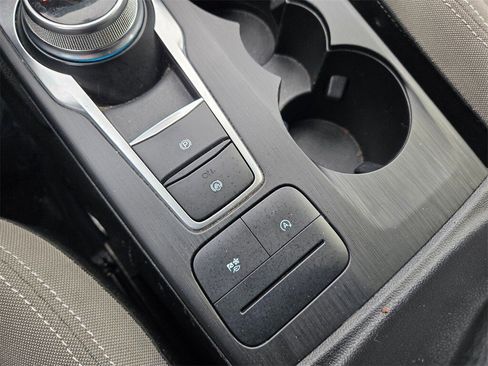 Used 2022 Ford Escape SE w/ SE Sport Appearance Package image 17