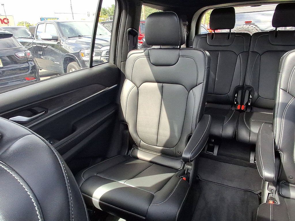 Used 2025 Jeep Grand Cherokee L Limited AWD/4WD image 12
