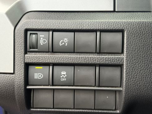 Used 2025 Toyota Tacoma TRD Off-Road AWD/4WD image 9