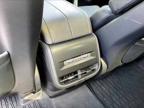 Used 2025 Lincoln Nautilus Reserve AWD/4WD image 12