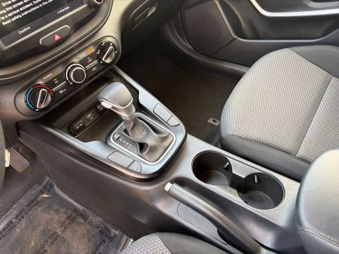 Used 2025 Kia Soul LX w/ LX Technology Package FWD image 39