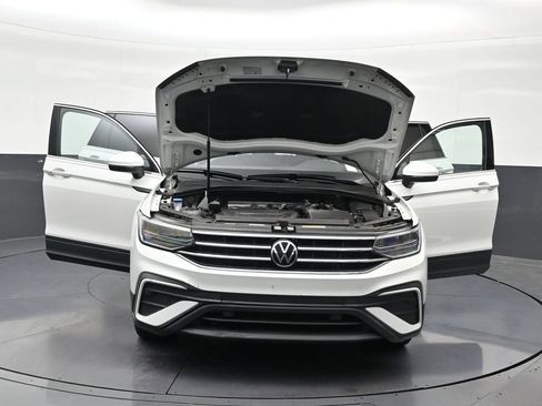 Used 2023 Volkswagen Tiguan SE w/ Panoramic Sunroof Package FWD image 36