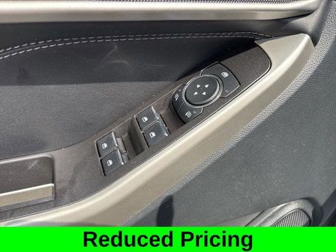 Used 2023 Ford Explorer XLT image 13