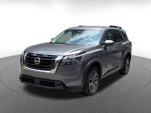 Used 2025 Nissan Pathfinder SV FWD image 6