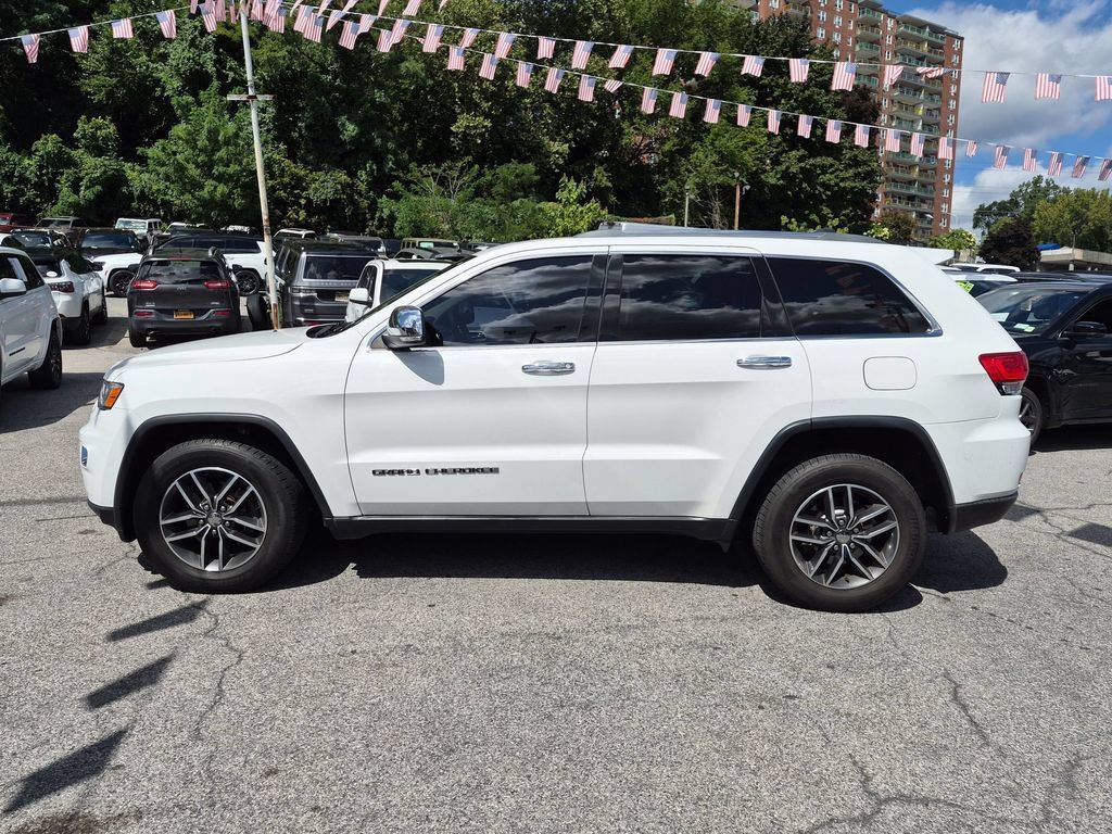 Used 2018 Jeep Grand Cherokee Limited AWD/4WD image 10