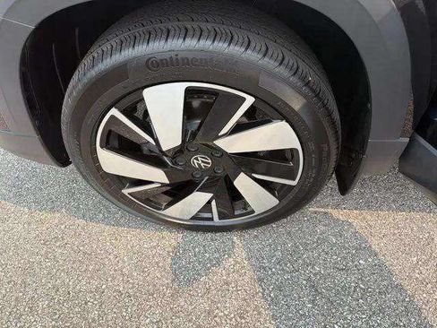 Certified 2024 Volkswagen Taos SEL AWD/4WD image 35