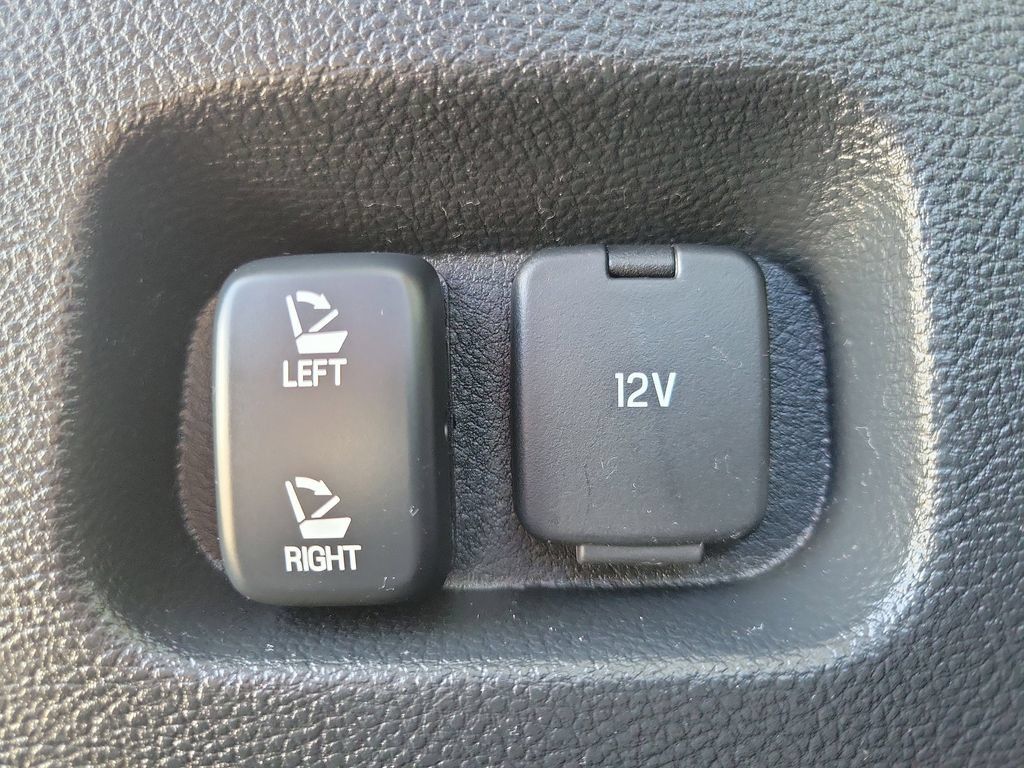 Used 2024 Ford Edge SEL w/ Convenience Package AWD/4WD image 9