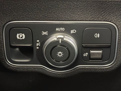 Used 2023 Mercedes-Benz EQB 300 4MATIC w/ Exclusive Package image 30