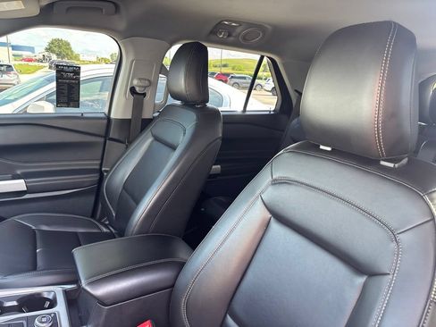 Used 2024 Ford Explorer XLT w/ Equipment Group 202A AWD/4WD image 22