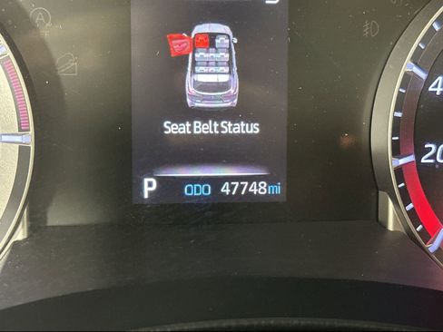 Used 2020 Toyota Highlander LE FWD image 15