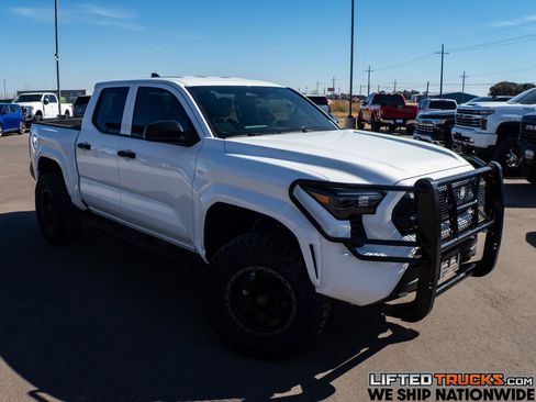 Used 2025 Toyota Tacoma SR image 1