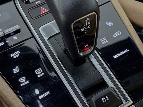 Certified 2019 Porsche Cayenne AWD/4WD image 22