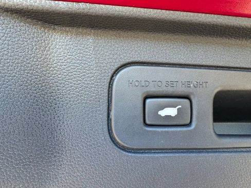Used 2025 Honda Pilot EX-L image 6