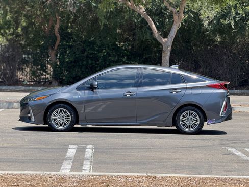 Used 2019 Toyota Prius Prime Advanced image 6