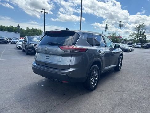 Used 2024 Nissan Rogue S AWD/4WD image 2