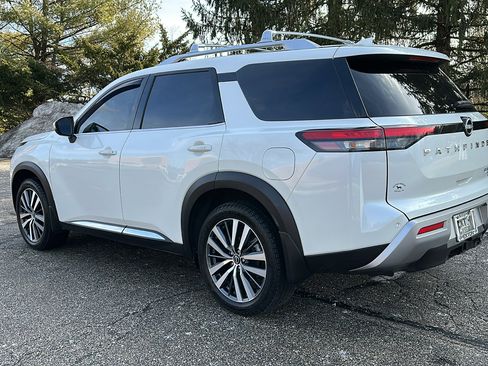 Certified 2022 Nissan Pathfinder Platinum w/ Cargo Package image 8
