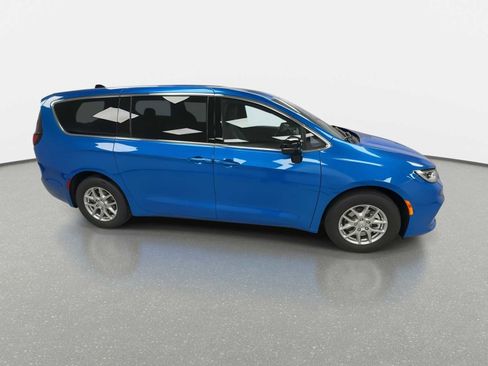 New 2026 Chrysler Pacifica Select FWD image 9