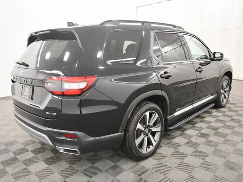 Certified 2024 Honda Pilot Black Edition image 8