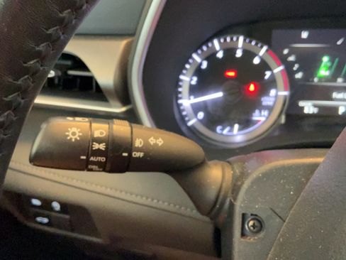 Used 2023 Toyota Highlander XLE FWD image 33