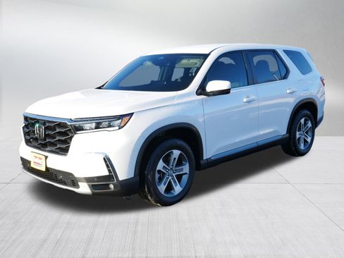 Used 2025 Honda Pilot EX-L image 3