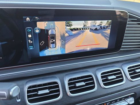 Used 2025 Mercedes-Benz GLS 450 4MATIC image 9