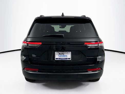 Used 2023 Jeep Grand Cherokee Altitude AWD/4WD image 6