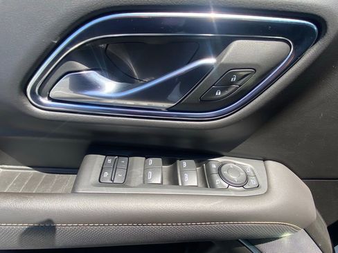 Used 2023 GMC Yukon AT4 w/ Technology Package AWD/4WD image 10