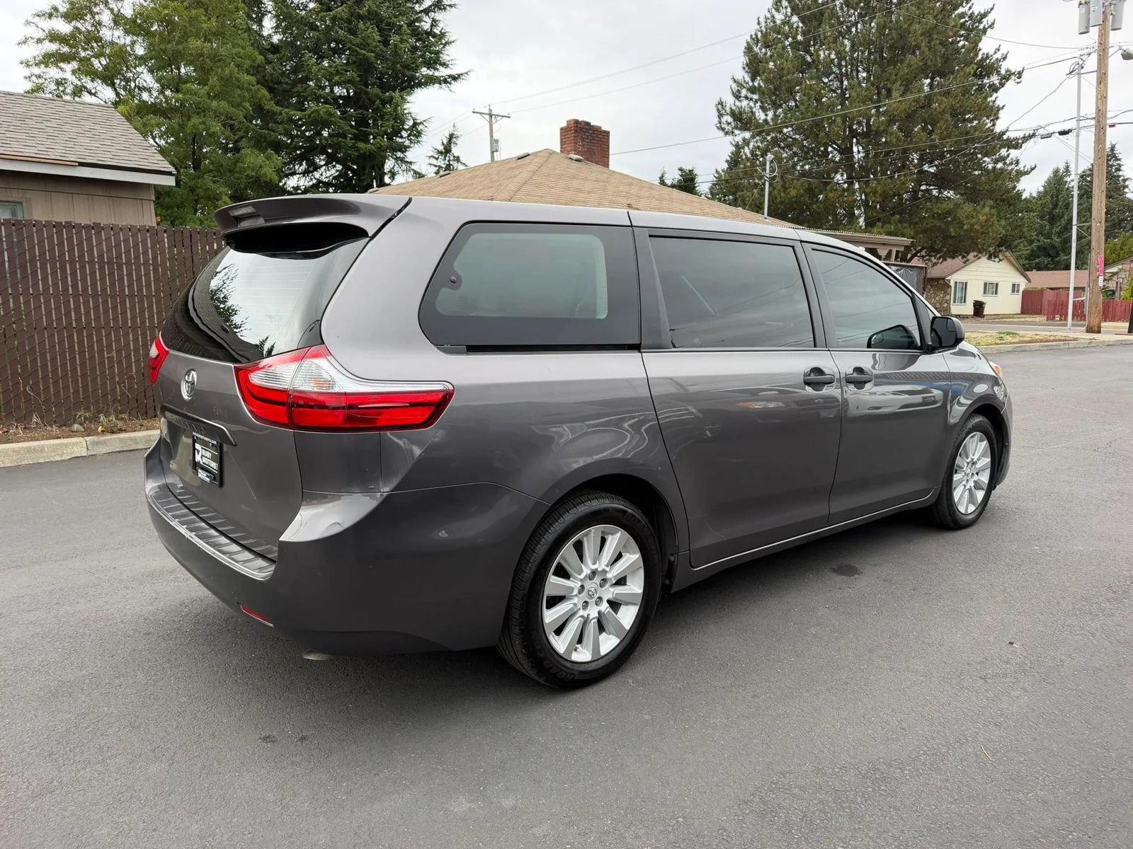 Used 2015 Toyota Sienna L FWD image 4