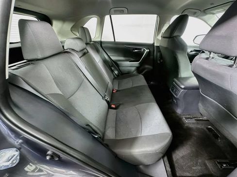Used 2025 Toyota RAV4 XLE AWD/4WD image 25